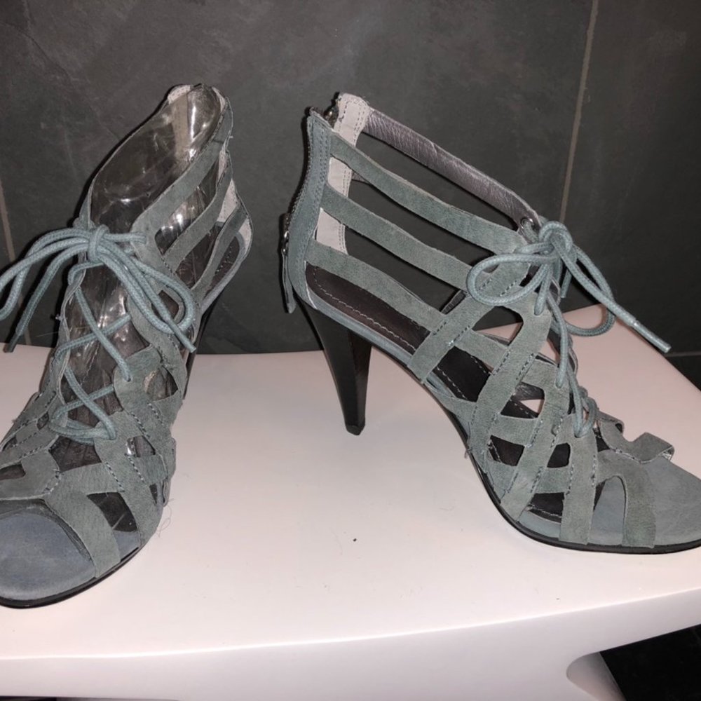Nine West new strappy blue suede heels, size 6